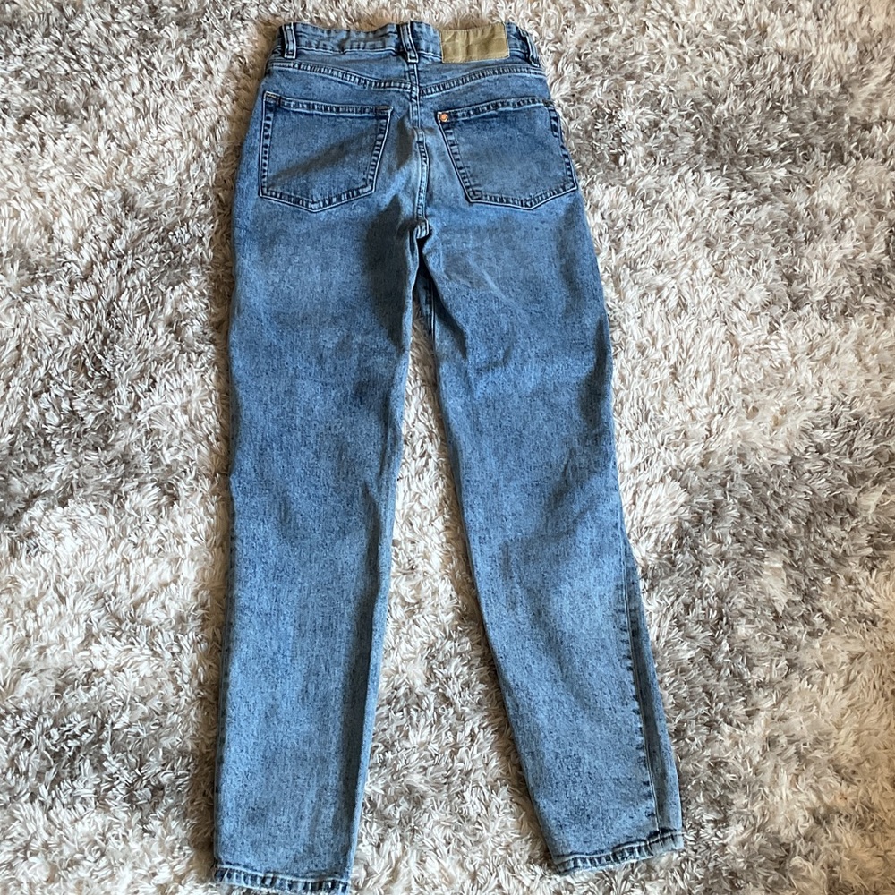 H&M Mom Jeans High-Waisted Blue Jeans - Picture 5 of 6